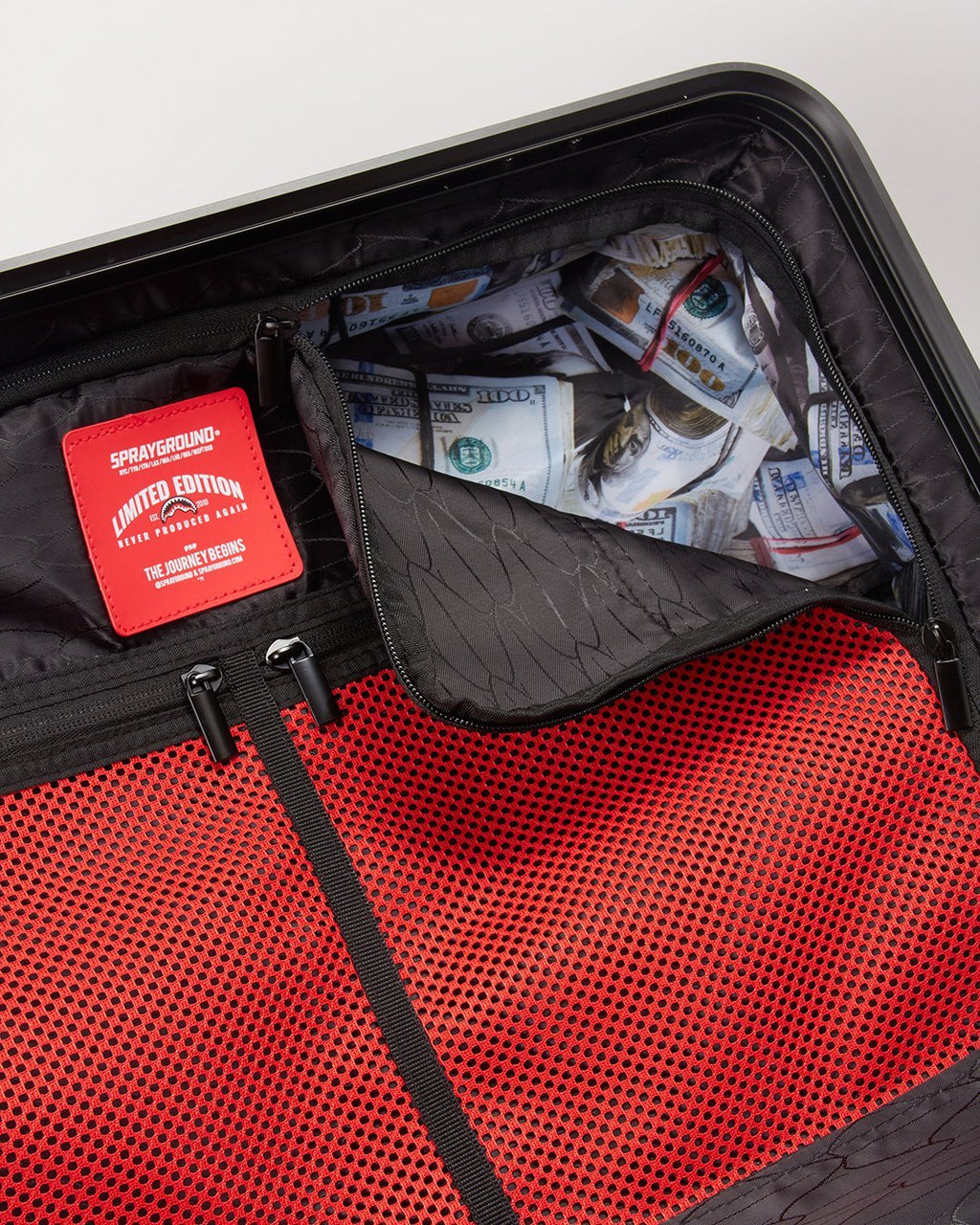 SHARKITECTURE MOLDED 22ƒ?� CARRY-ON LUGGAGE