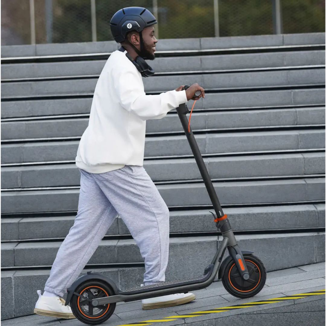 Segway - Ninebot F35 Electric Scooter with 24.9 Max Operating Range & 18.6 mph Max Speed - Black  - AA.00.0012.92 - Good Condition