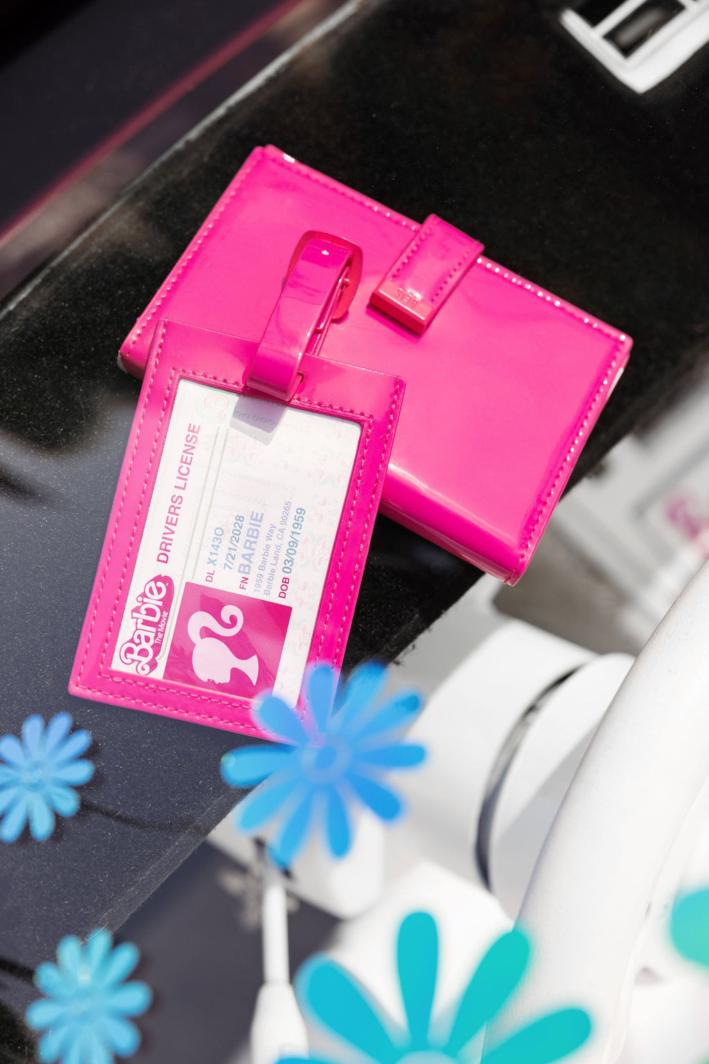 The Passport & Luggage Tag Set in Barbieƒ?› Pink