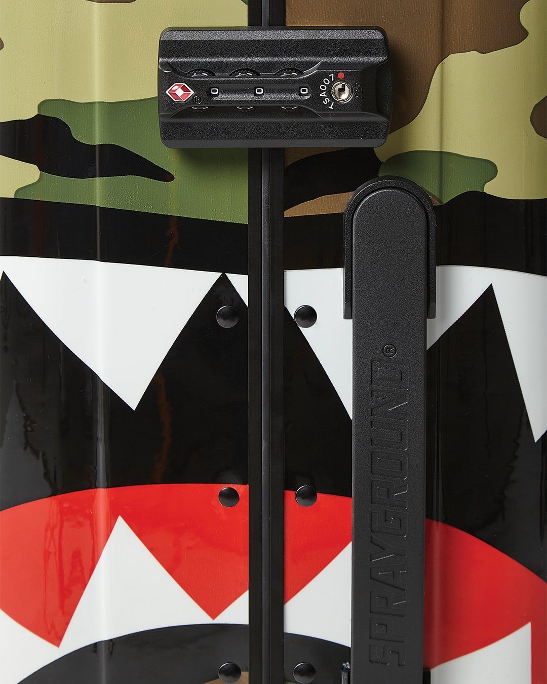 SHARKNAUTICS (CAMO) 21.5ƒ?� CARRY-ON LUGGAGE