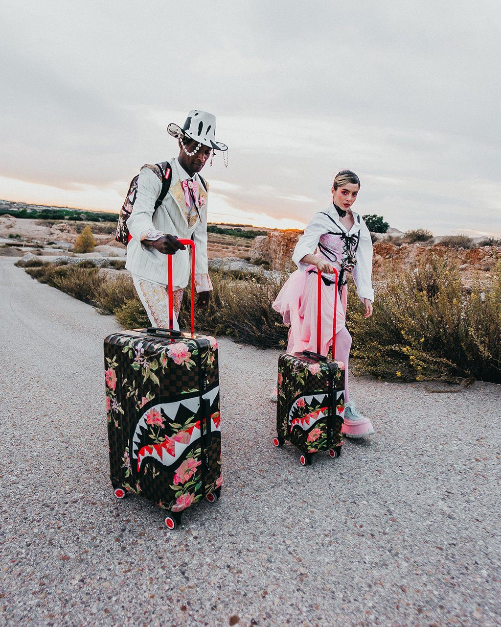 SHARKFLOWER 21.5ƒ?� CARRY-ON SHARKNAUTICS LUGGAGE
