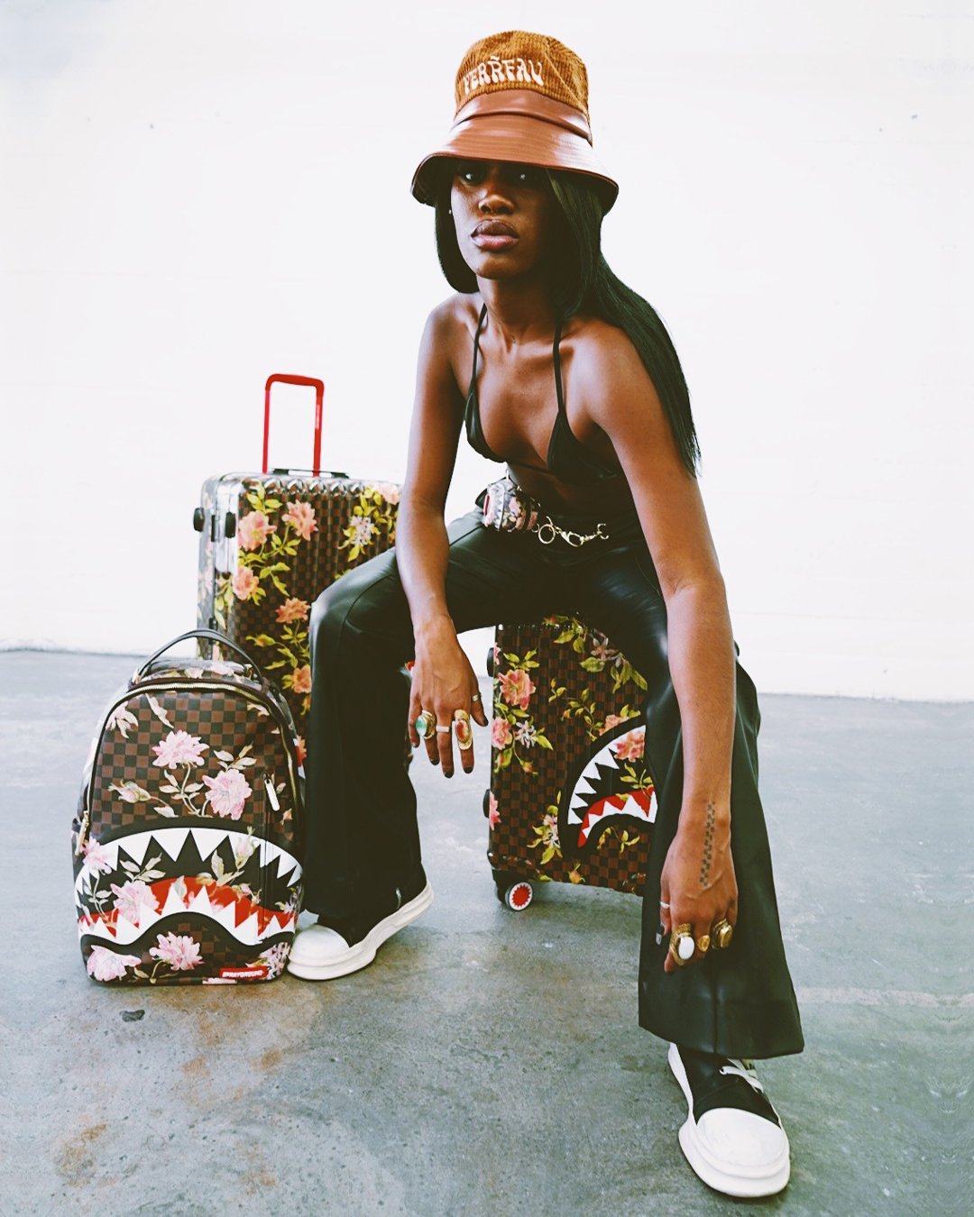 SHARKFLOWER 21.5ƒ?� CARRY-ON SHARKNAUTICS LUGGAGE
